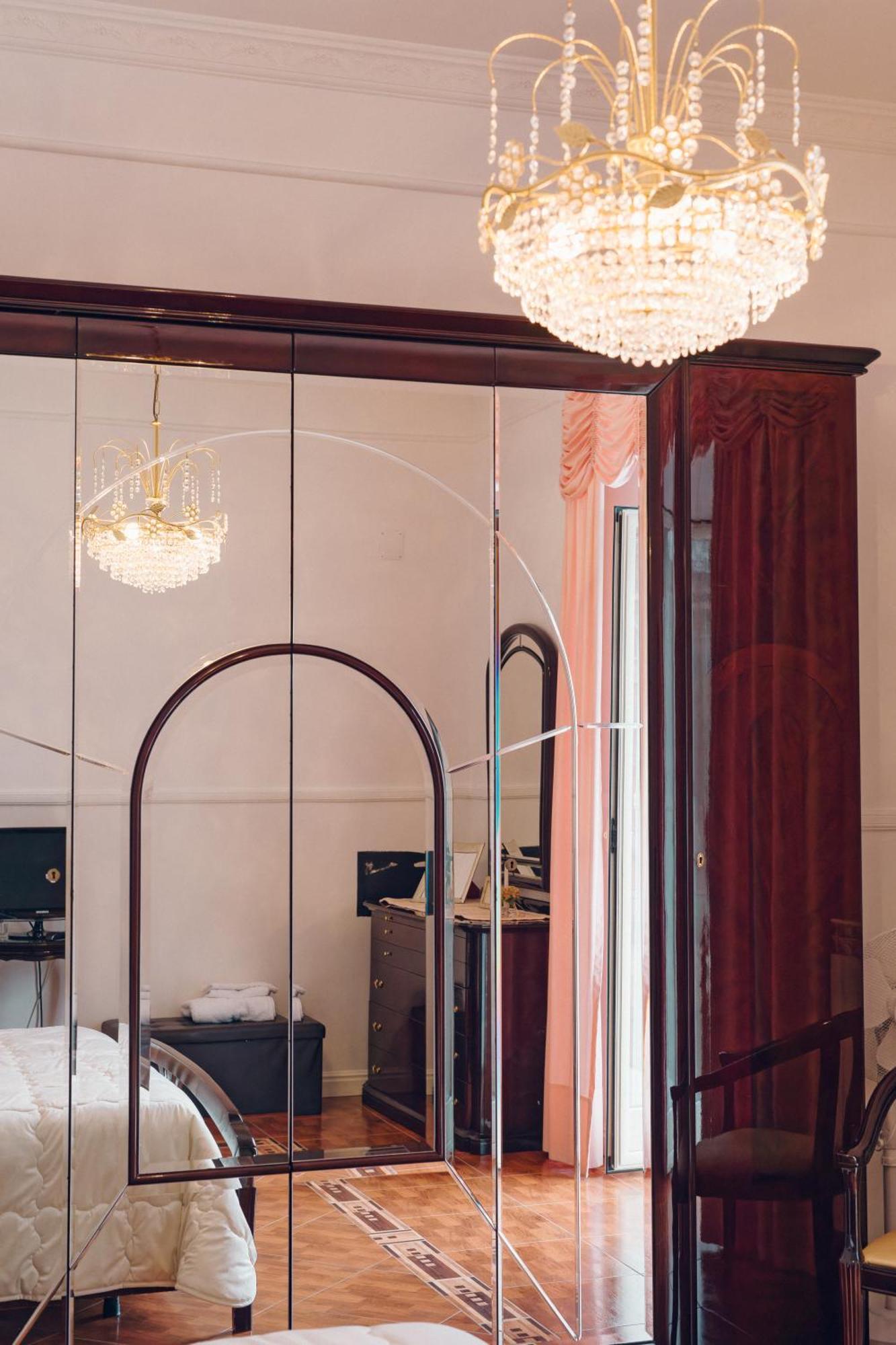 Hotel La Famiglia Pollena Trocchia Zewnętrze zdjęcie